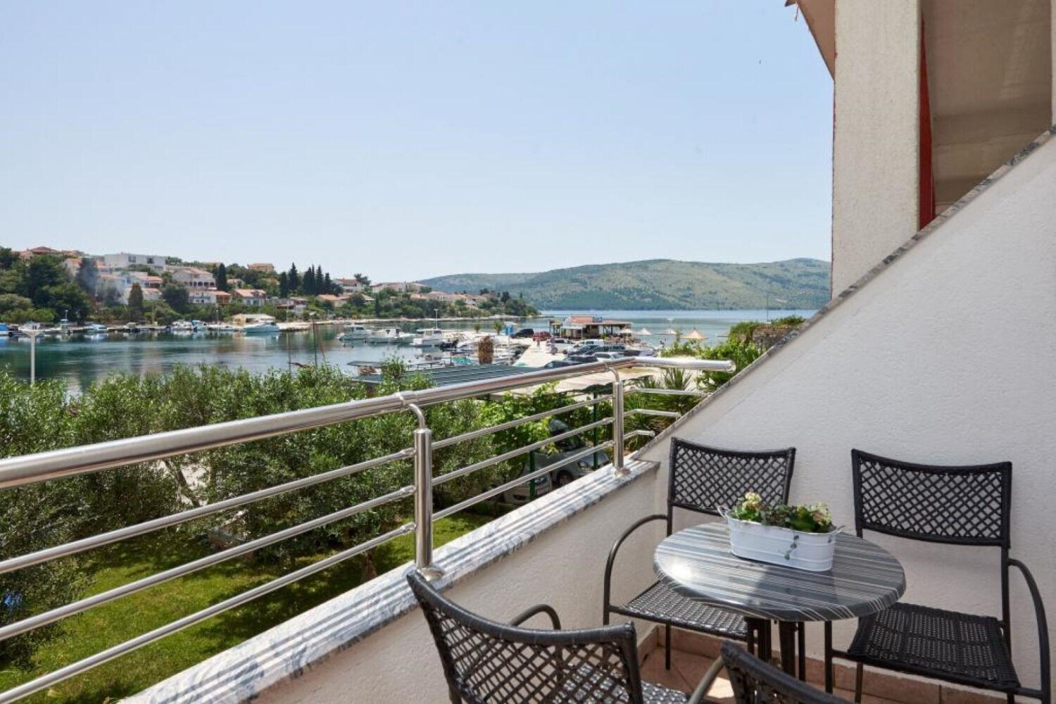 Apartments Mare - 30 M From Pebble Beach Seget Vranjica Dış mekan fotoğraf