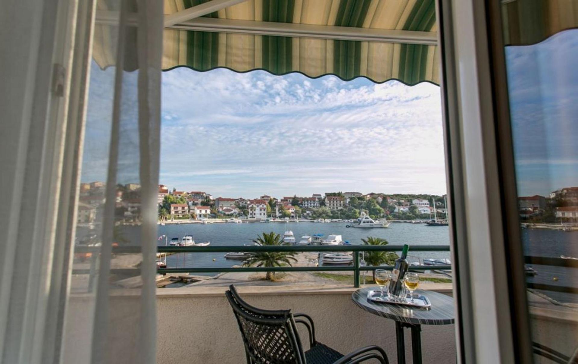 Apartments Mare - 30 M From Pebble Beach Seget Vranjica Dış mekan fotoğraf