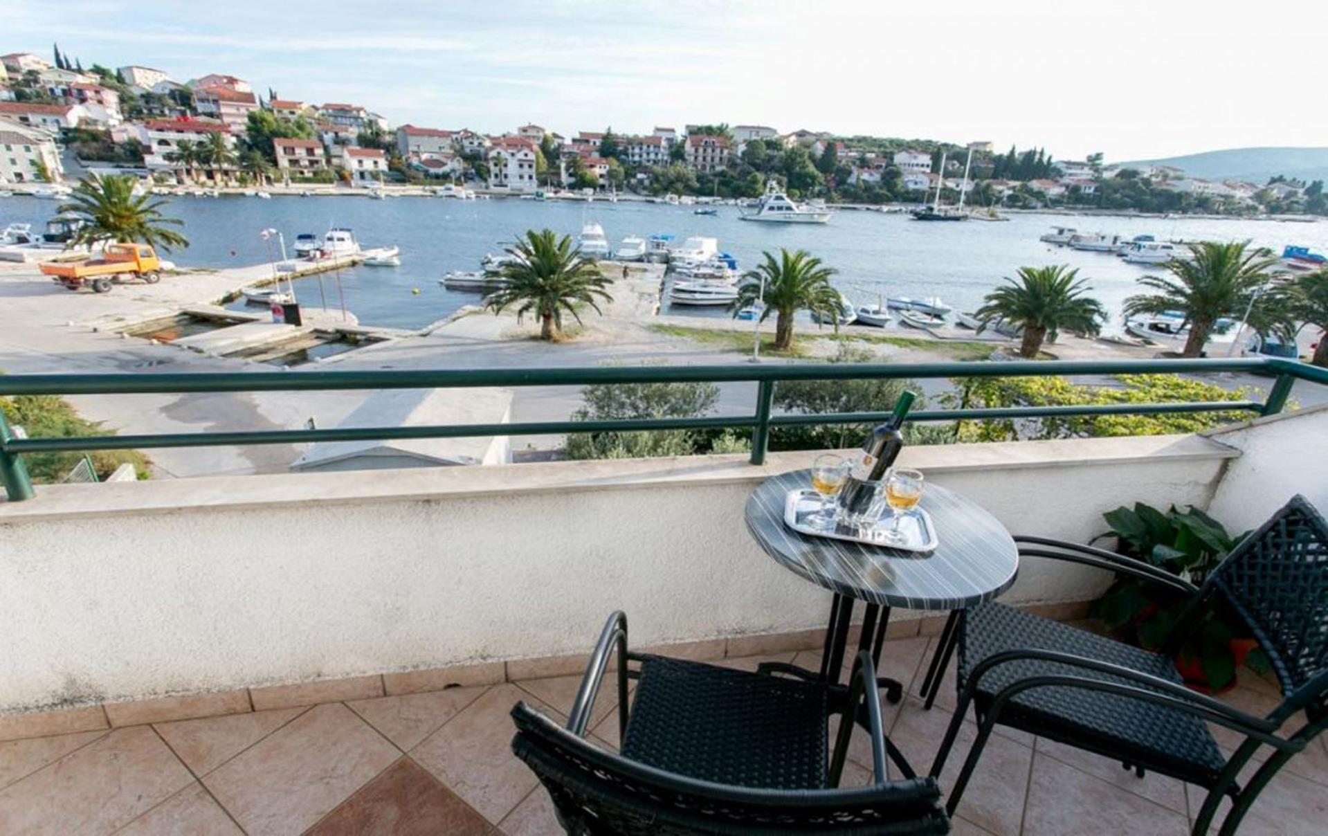 Apartments Mare - 30 M From Pebble Beach Seget Vranjica Dış mekan fotoğraf